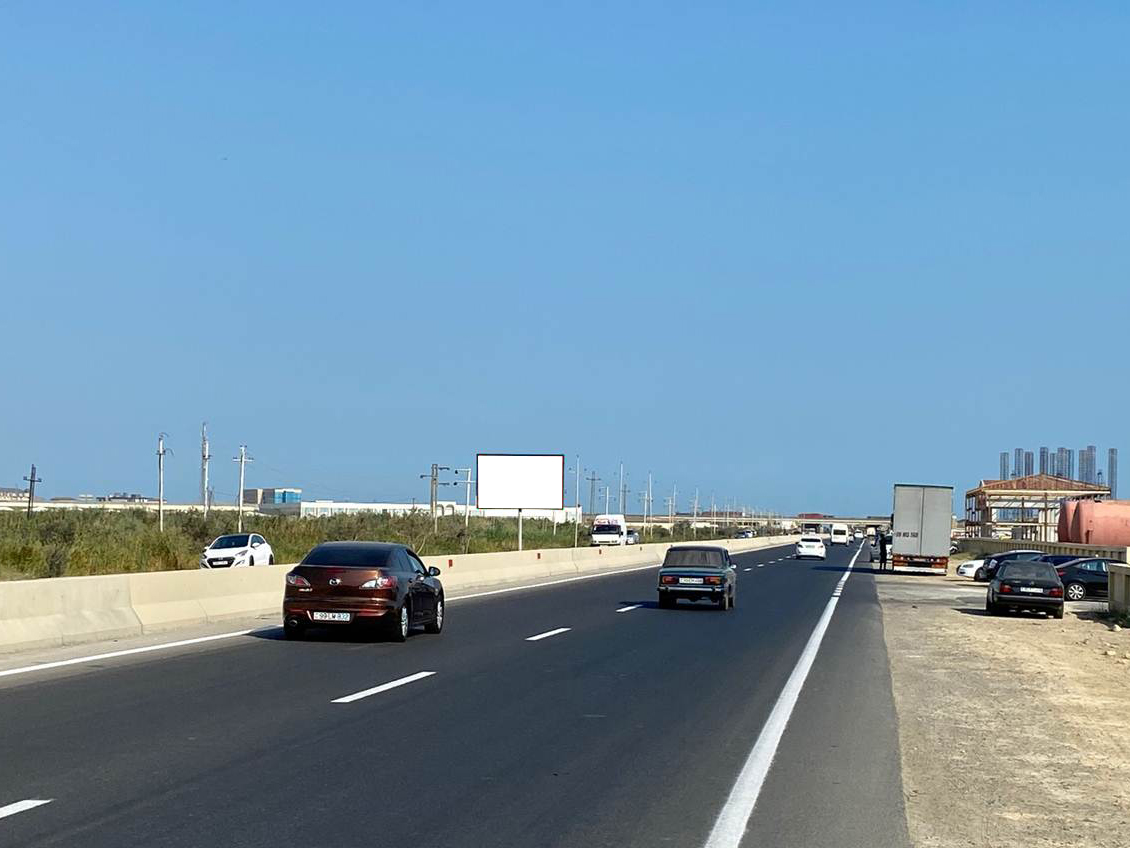 Binə Yarmarkasının qarşısı B.