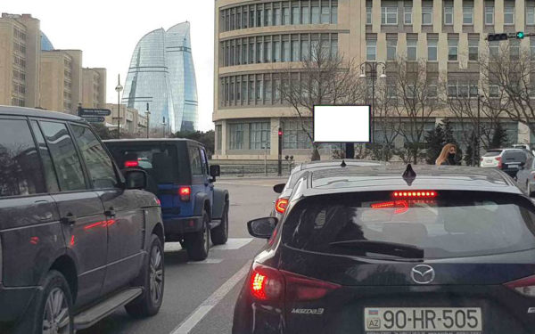 Parlament pr. (20 Saylı məktəbin qarşısı)